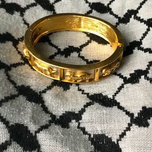 Tiger hinged bracelet gold